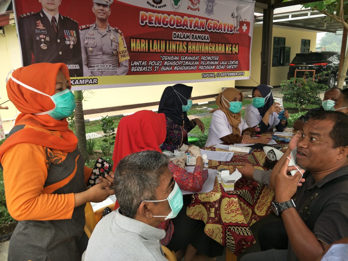 Satlantas Polres Kampar bersama Polsek Tapung Taja Pengobatan Gratis Jelang HUT Polantas Ke 64