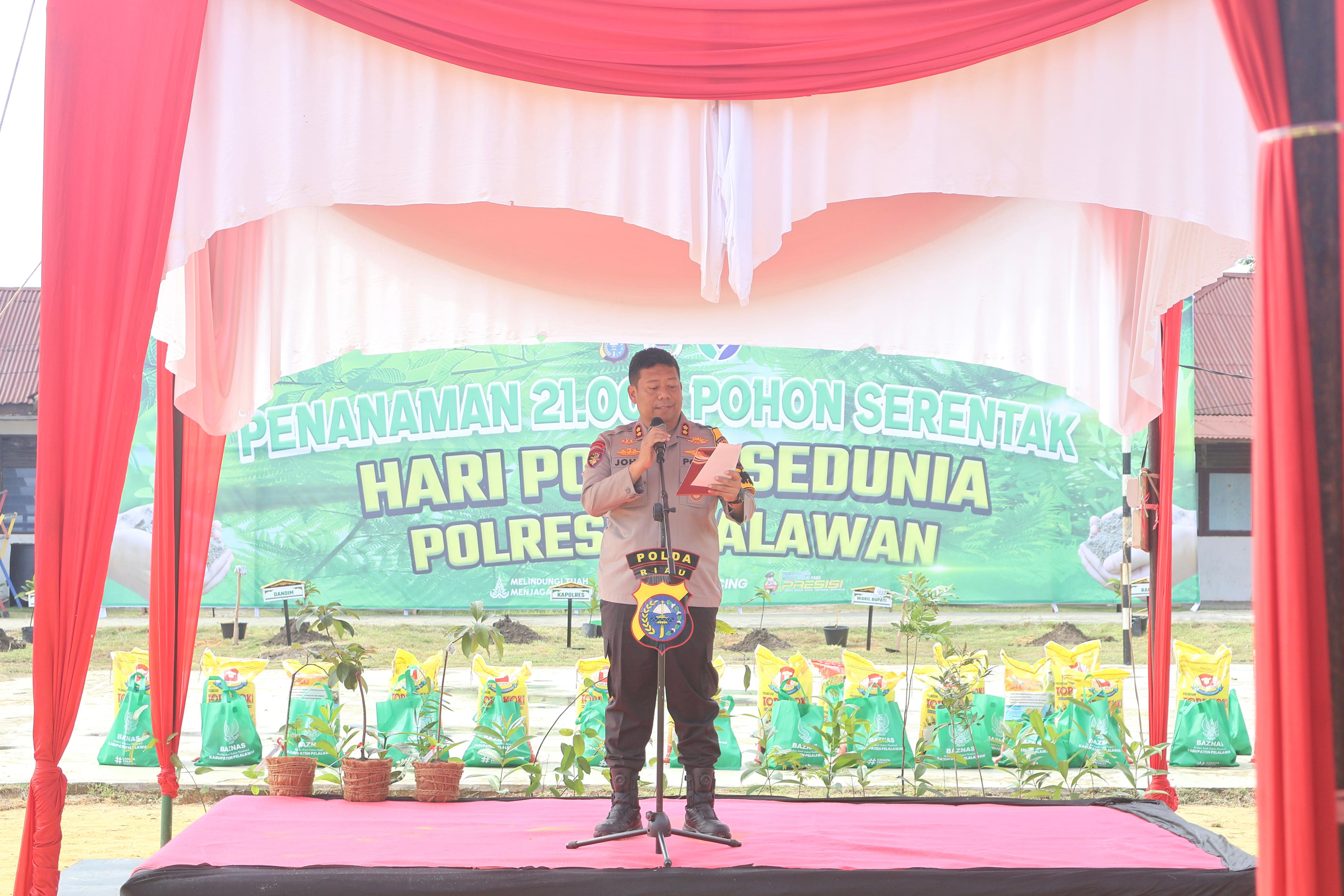 Polres Pelalawan Melaksanakan Penanaman Bibit Pohon Serentak Dalam Rangka Memperingati Hari Pohon Sedunia