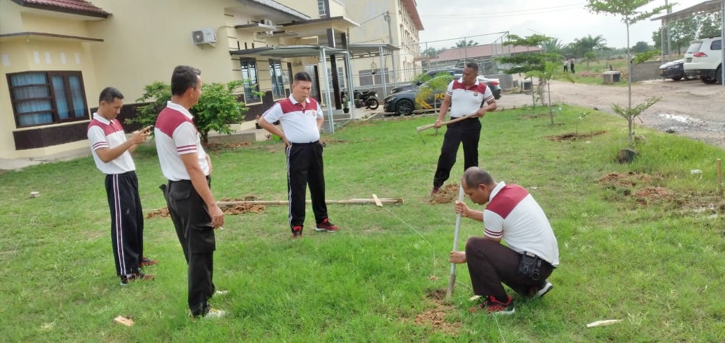 Mencegah Polusi Udara dan Peduli Penghijauan, Polres Mesuji Taman Ribuan Pohon 