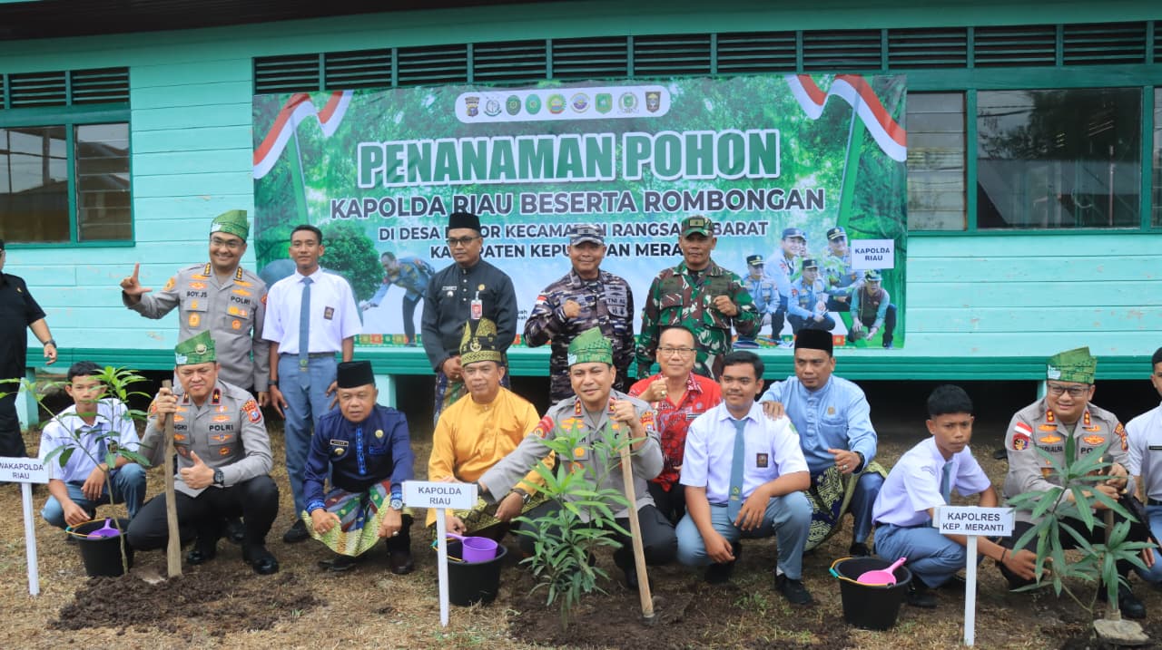 Kapolda Riau Susur Sungai Jelajah Kampung, Ajak Warga Jaga Budaya dan Alam