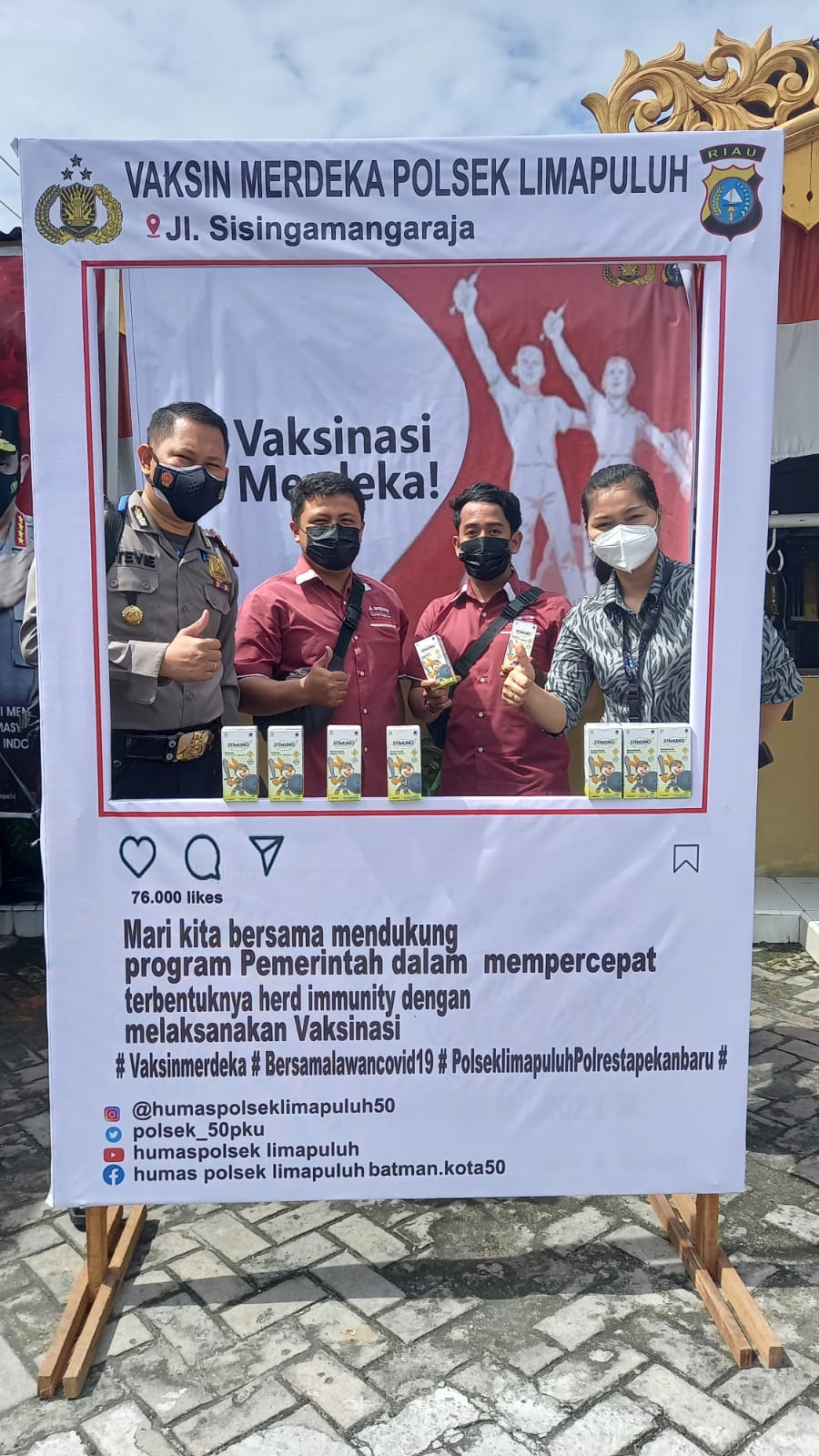 Pacu Herd Immunity, Polsek Limapuluh Hadiahi Dua Botol Multivitamin Stimuno Kepada Peserta Vaksinasi