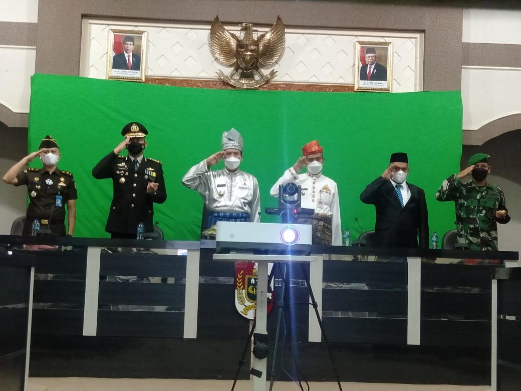 Dandim 0301/PBR Dampingi Wali Kota Pekanbaru Hadir Dalam Upacara Peringatan Hari Pancasila Secara Virtual