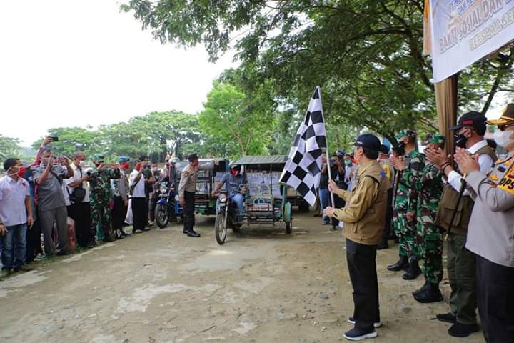Gubri Pimpin Pelepasan Bakti Sosial Dan Penyaluran Bantuan Sembako Untuk Masyarakat Terdampak Covid-19 di Kabupaten Rohil
