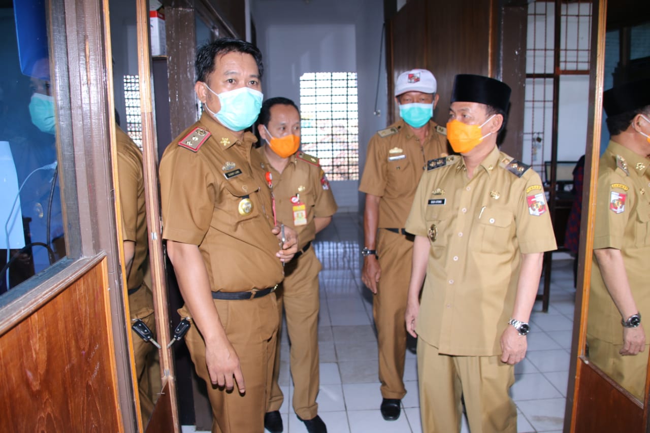 Plt Bupati Lampura Bersama Forkopimda Meninjau Posko Terpadu Percepatan Penanganan Covid-19 di Gedung Korpri