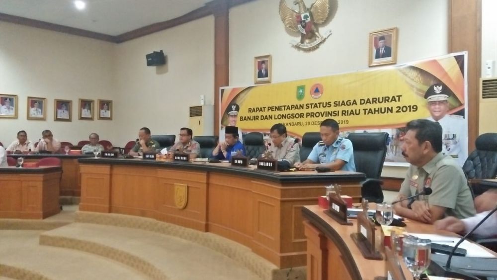 Sekdaprov Pimpin Rapat Penetapan Status Siaga Darurat Banjir dan Longsor Provinsi Riau