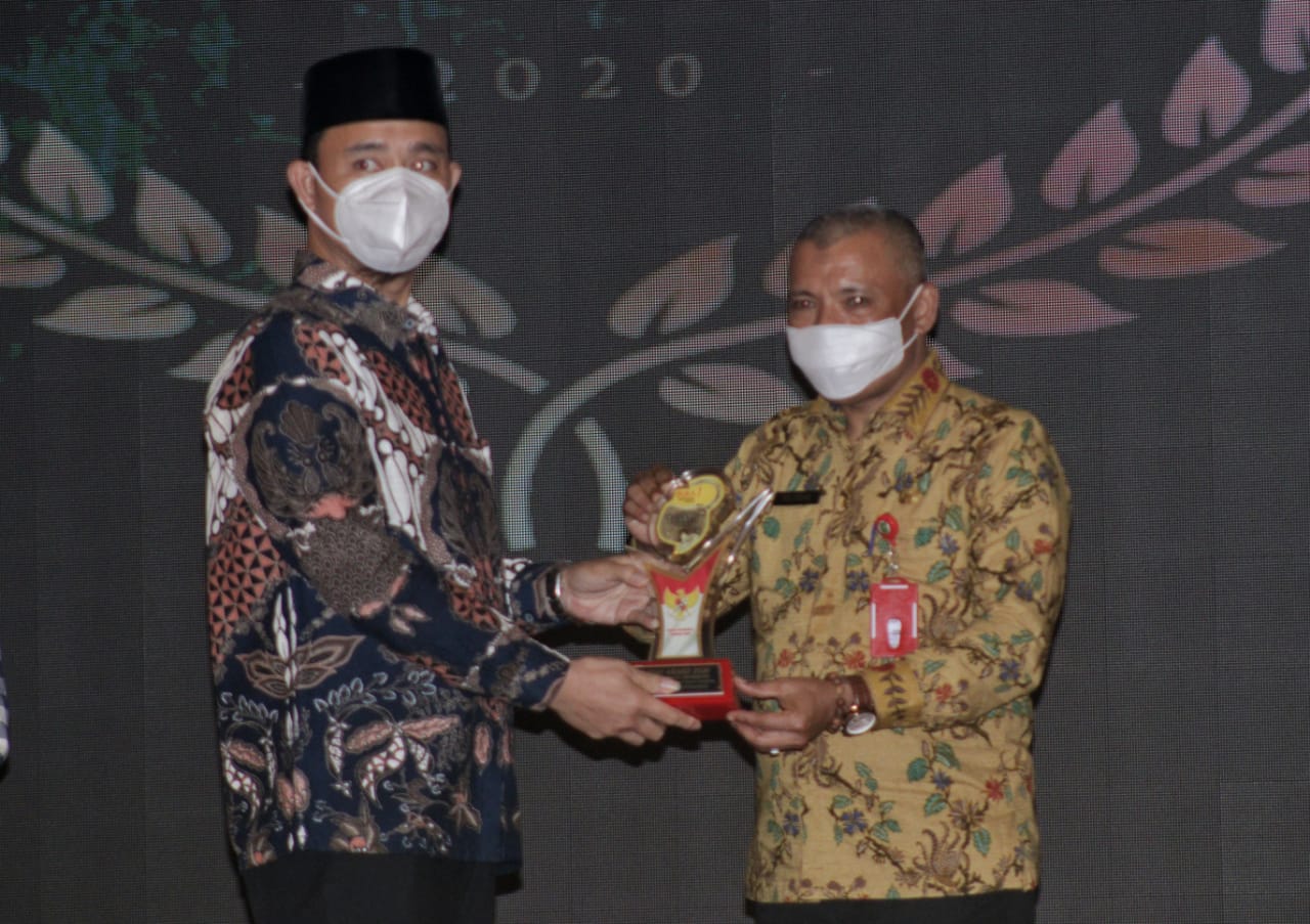 Dalam Acara KI Riau Award 2020, Dinas Pendidikan Provinsi Riau Berhasil Meraih Juara Tiga Kategori OPD Terbaik