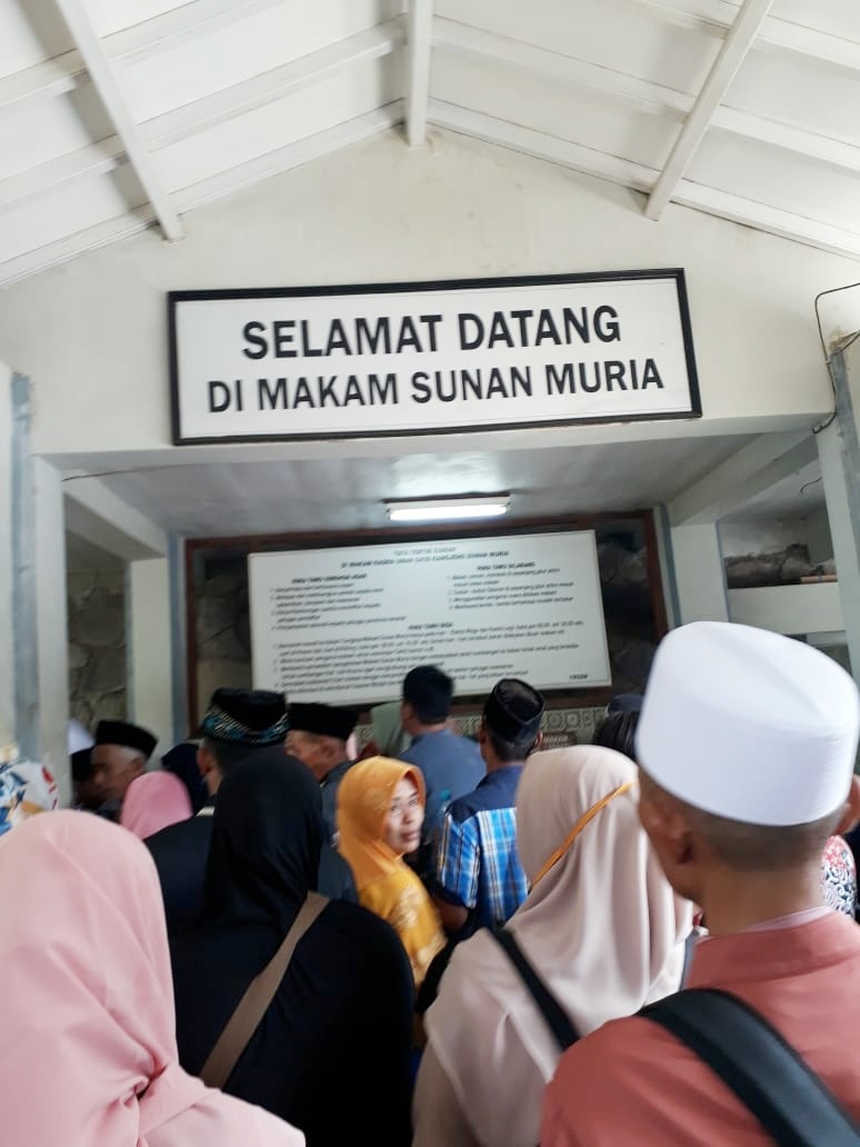 Ribuan Peziarah Datangi Makam Sunan Muria 