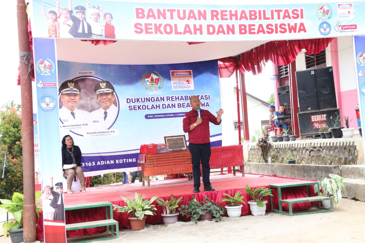 Bupati Taput Serahkan Bantuan dari CSR PT Indomarco Pristama (Indomaret)