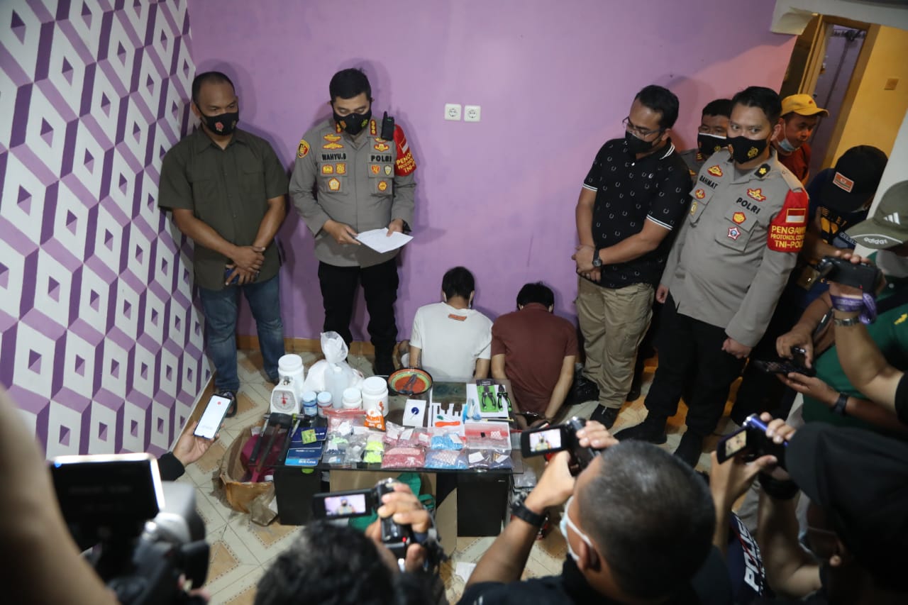 Rumah Produksi Ribuan Butir Pil Ekstasi, Di Grebek Satresnarkoba Polresta Tangerang