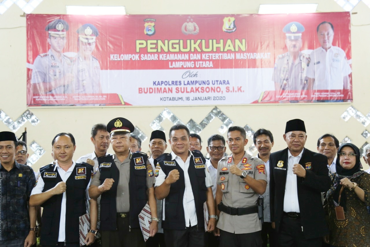 Kapolres Lampung Utara Kukuhkan 42 Anggota Pokdar Kamtibmas