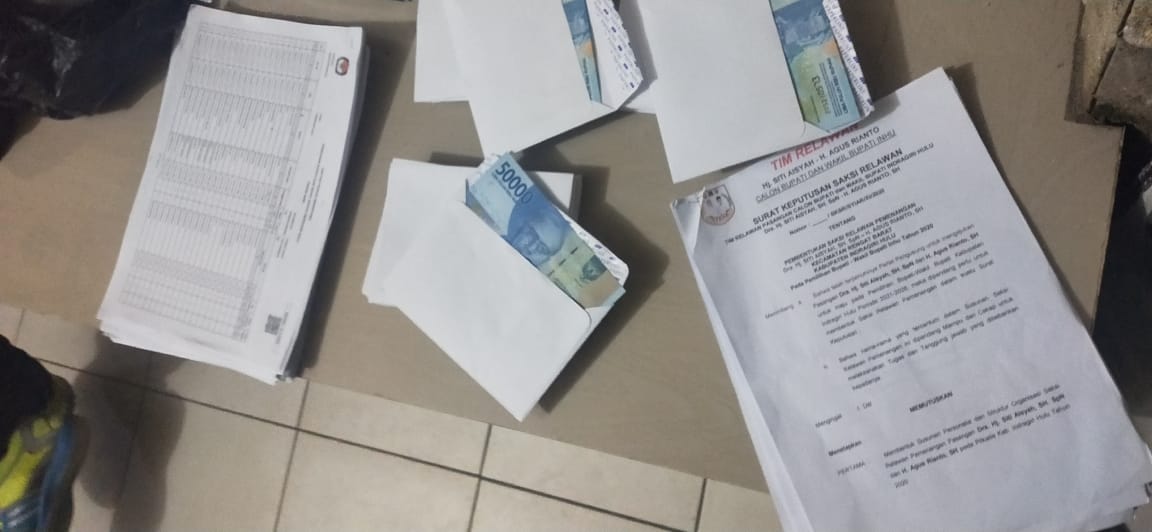 Tim Patroli Money Politic Bawaslu Inhu Menemukan 146 lembar Amplop Berisikan Uang 50.000 Rupiah
