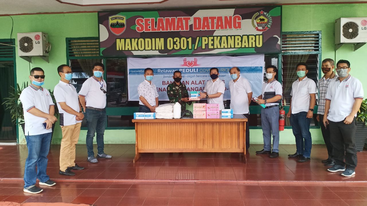 Relawan Covid-19 Datangi Kodim 0301/Pekanbaru Serahkan Bantuan Alkes