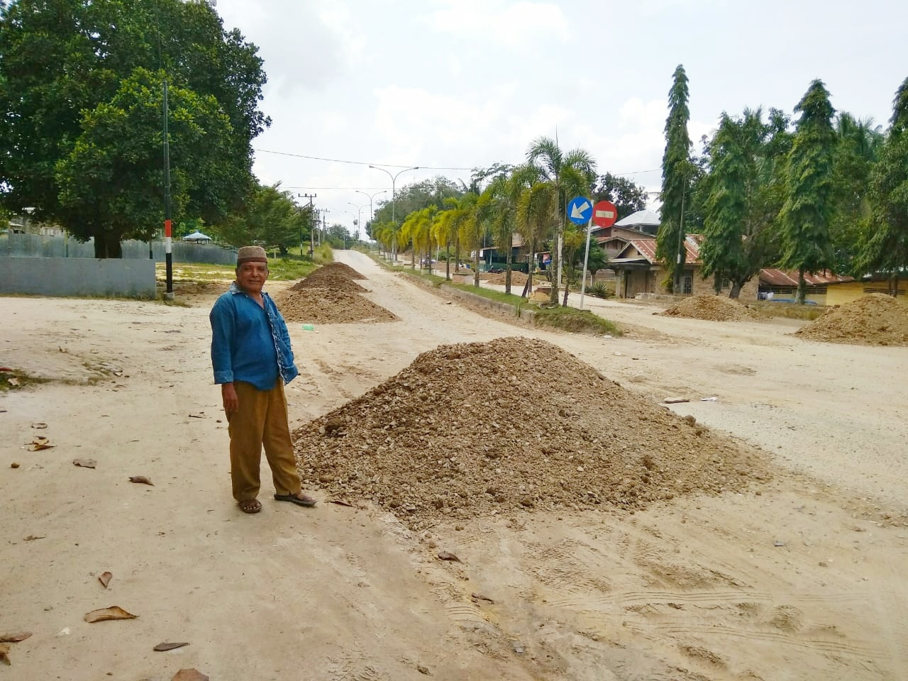 Jalan Jalur 2 Menuju Kantor Camat Tanah Putih Rohil dari Simpang Sholah di Perbaiki