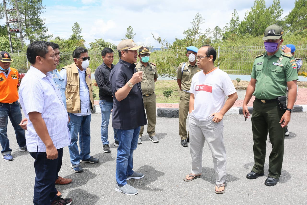 Bupati Taput Meninjau Perumahan PT. SOL di Siarang - Arang Desa Partali Julu