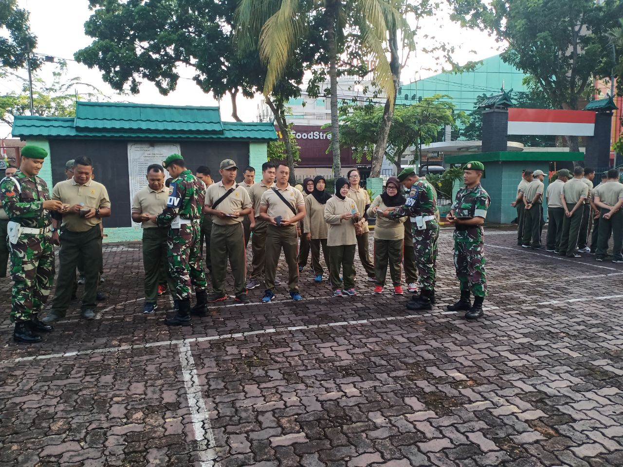 Kodim 0301/Pekanbaru Melaksanakan Pemeriksaan Kelengkapan Administrasi Personil dan Staf TNI