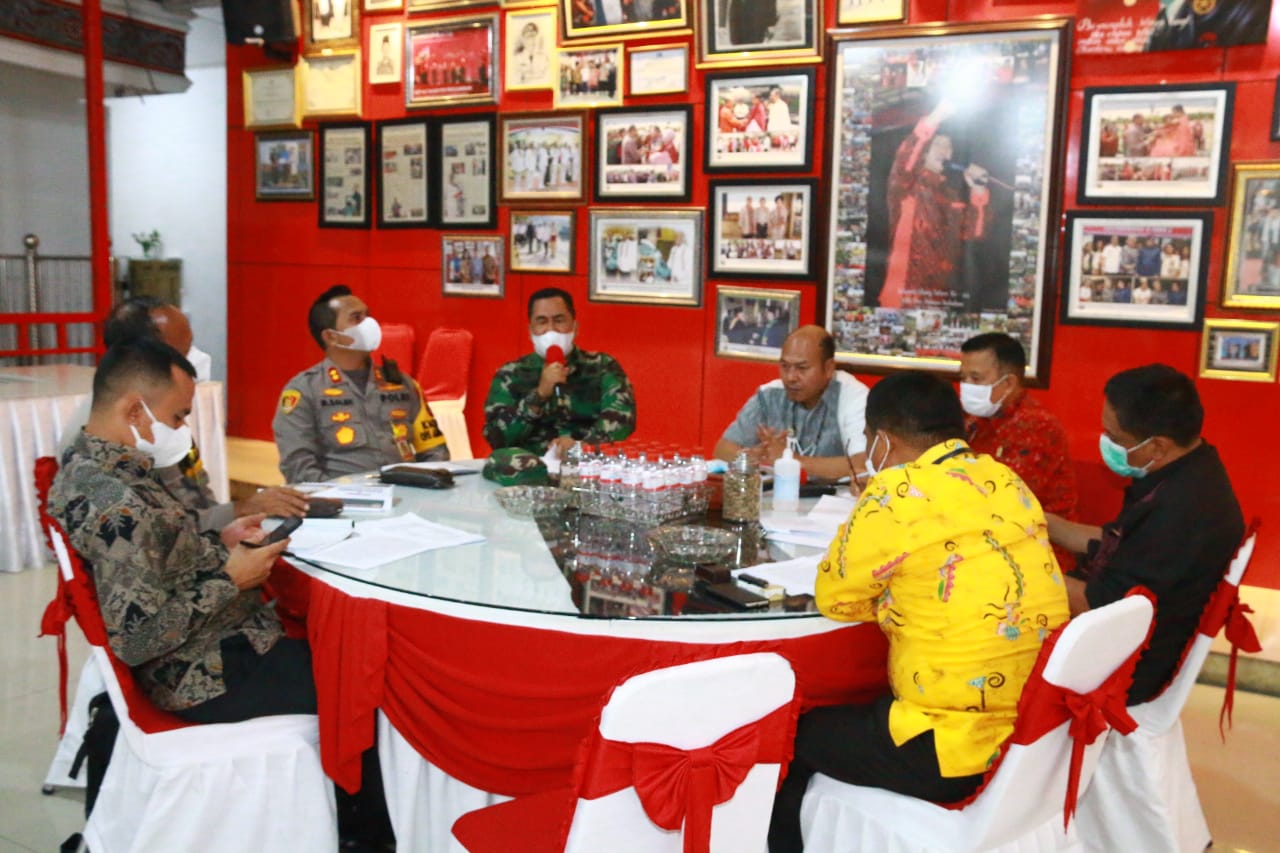 Bupati Taput Pimpin Rapat Forkopimda Tentang PPKM dan Peniadaan Mudik Hari Raya Idul Fitri