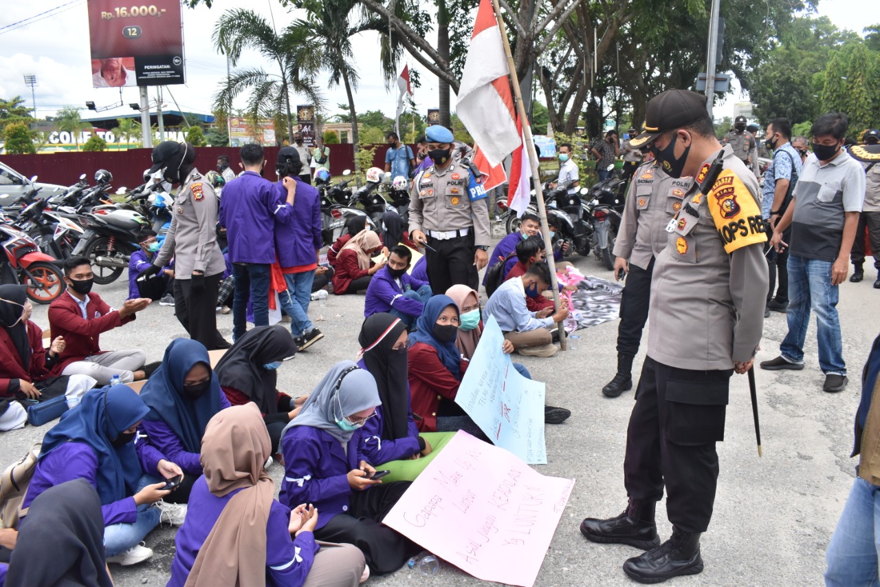 Demo Tolak UU Cipta Kerja Berlangsung Tertib, Kapolres Kampar Pimpin Langsung Pengamanannya