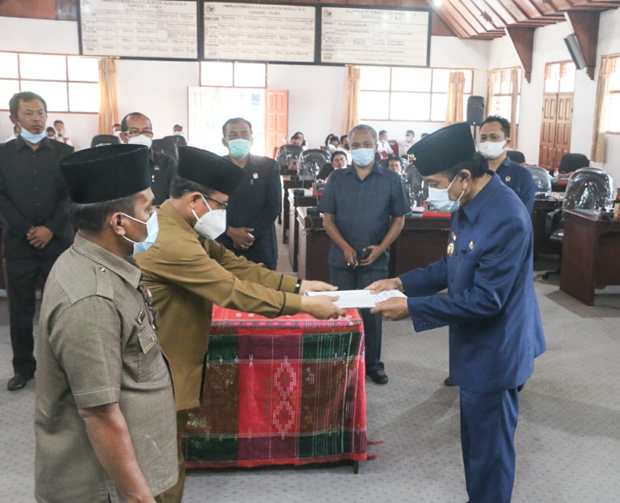 Pemkab Taput Terima Keputusan DPRD Taput Tentang Rekomendasi Atas LKPJ Bupati Tahun 2020