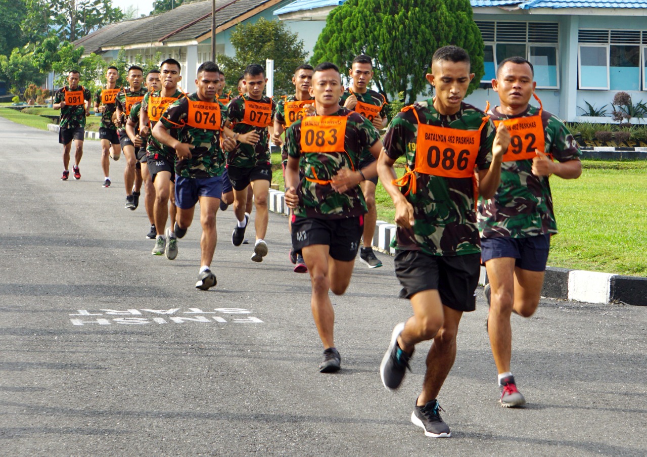 Prajurit Yonko 462 Paskhas Laksanakan Kesemaptaan Jasmani