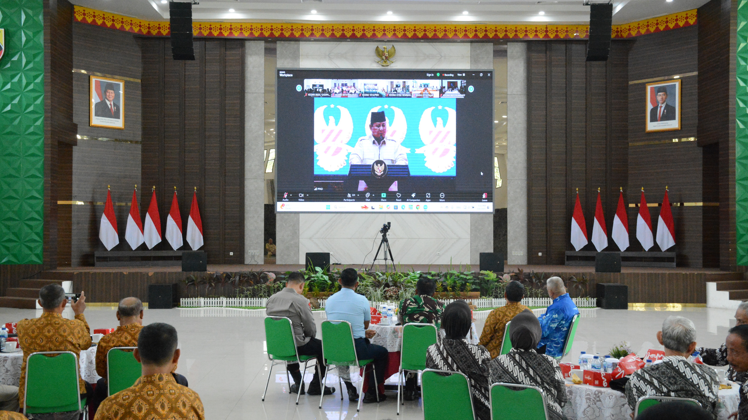 Danrem 031/Wira Bima Bersama Purnawirawan TNI-Polri Laksanakan Vicon Halal Bihalal Bersama Presiden RI