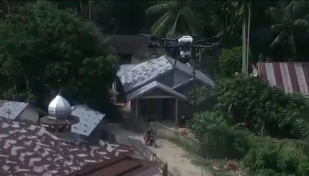 Tim Polda Riau Lakukan Penyemprotan Desinfektan Dengan Drone di Wilayah Desa Pulau Terap Kecamatan Kuok