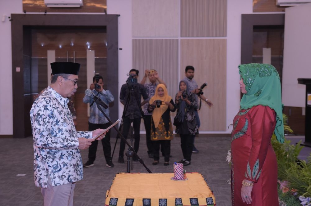 Gubri Mengukuhkan Ketua PKK Riau Menjadi Bunda PAUD Provinsi Riau