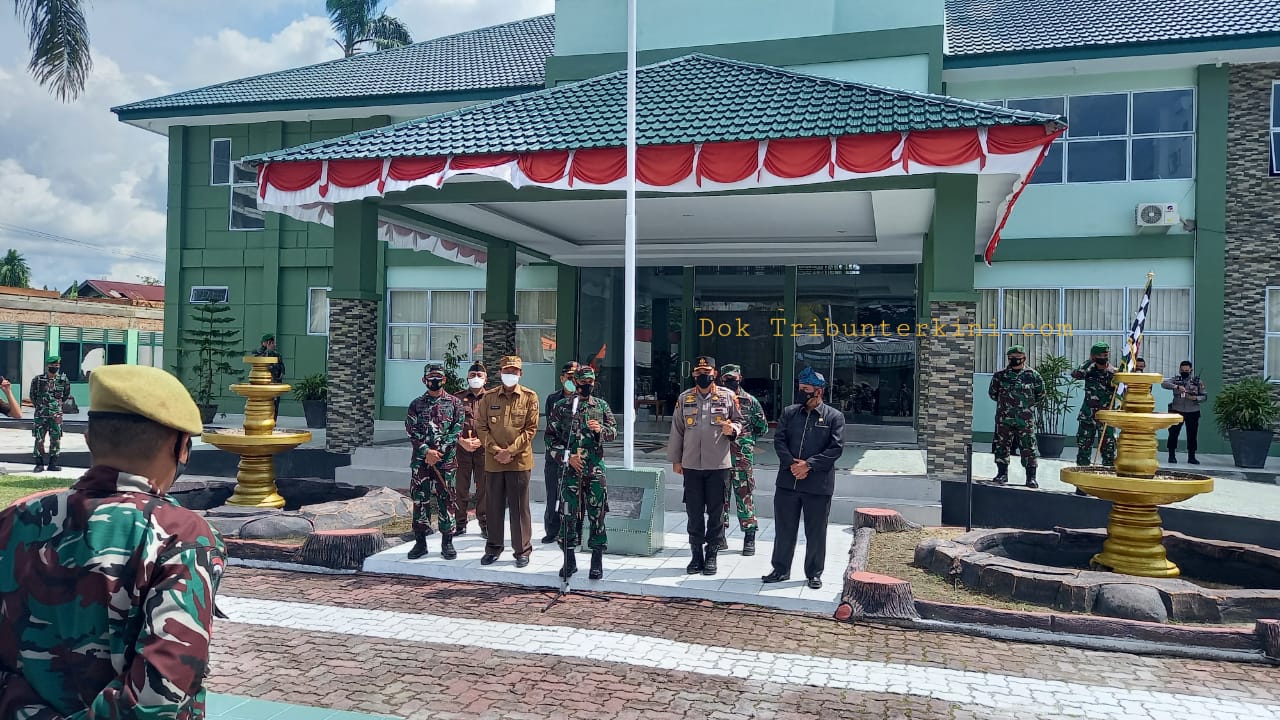 Dandim 0301/PBR Mendampingi Danrem 031/WB Bersama Forkompinda Pekanbaru Gelar Pelepasan Tim Patroli Covid-19 Gunakan Sepeda Motor
