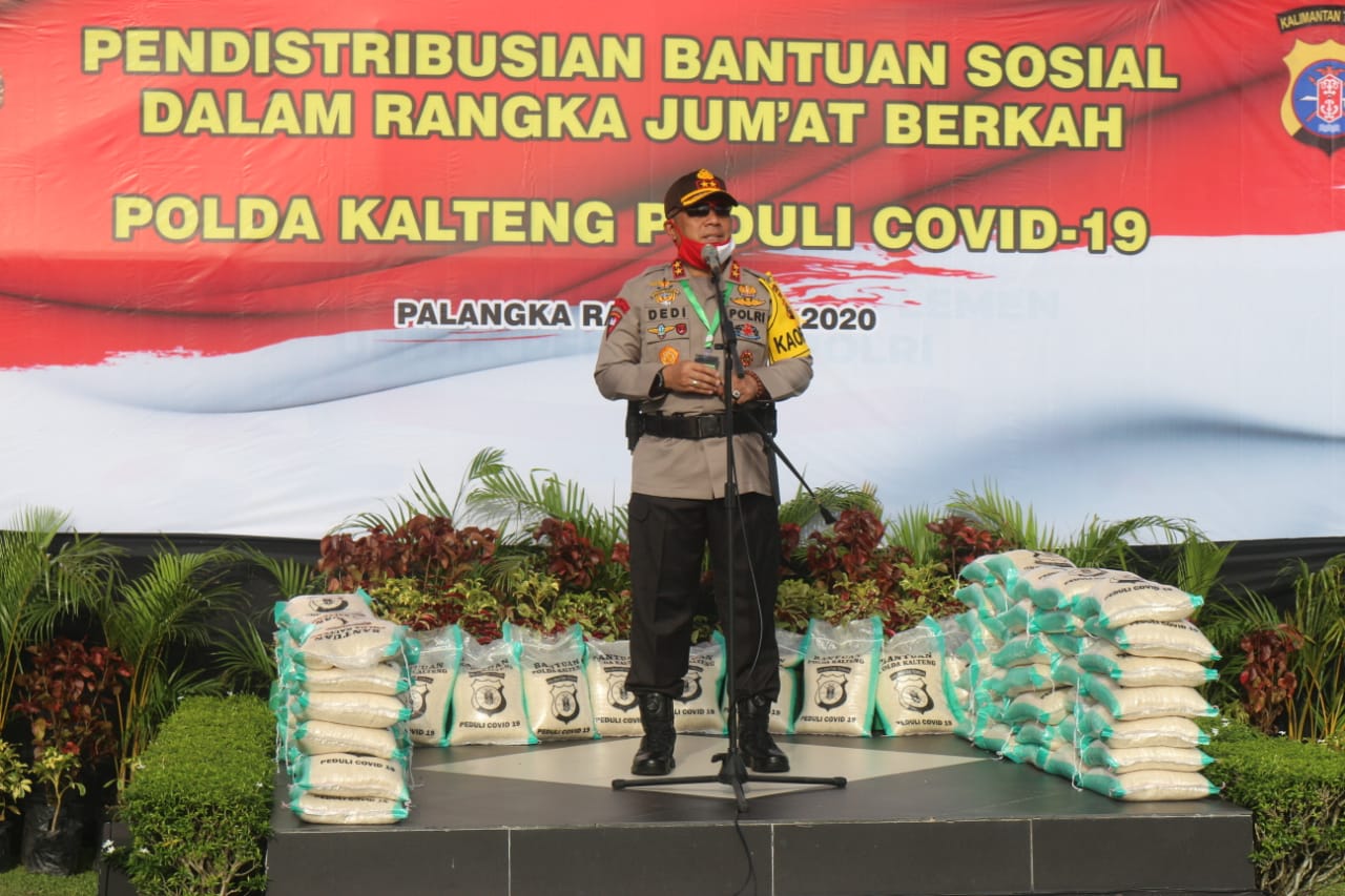 Kapolda Kalteng Mendistribusikan Beras Sebanyak 10 Ton Kepada Masyarakat Yang Membutuhkan