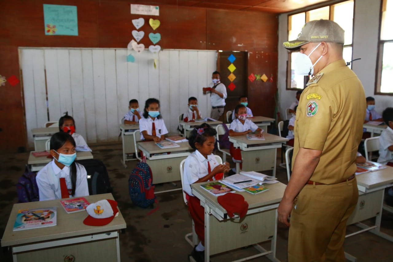 Bupati Taput Tinjau Pelaksanaan Belajar Tatap Muka di Pagaran