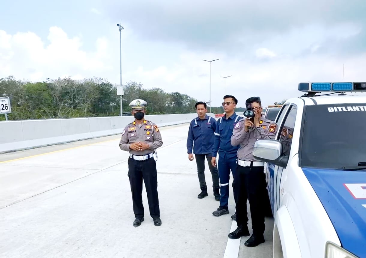 Ditlantas Polda Riau Gelar Penindakan Pelanggaran Kecepatan dan Pemeriksaan Kadar Alkohol di Jalan Tol Pekanbaru – Bangkinang