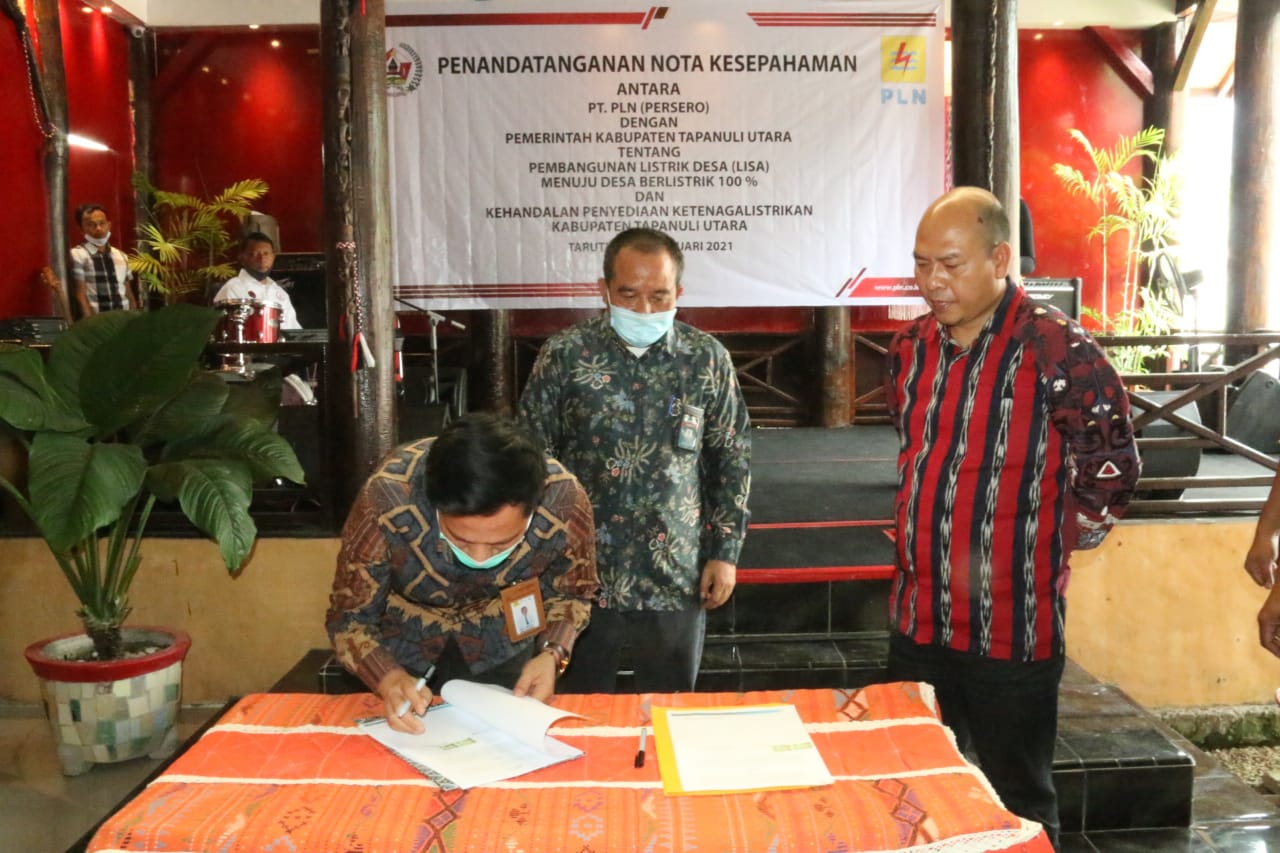 Bupati Taput Tandatangani Nota Kesepahaman Dengan PLN Tentang Pembangunan Listrik Desa Menuju Desa Berlistrik 100 %