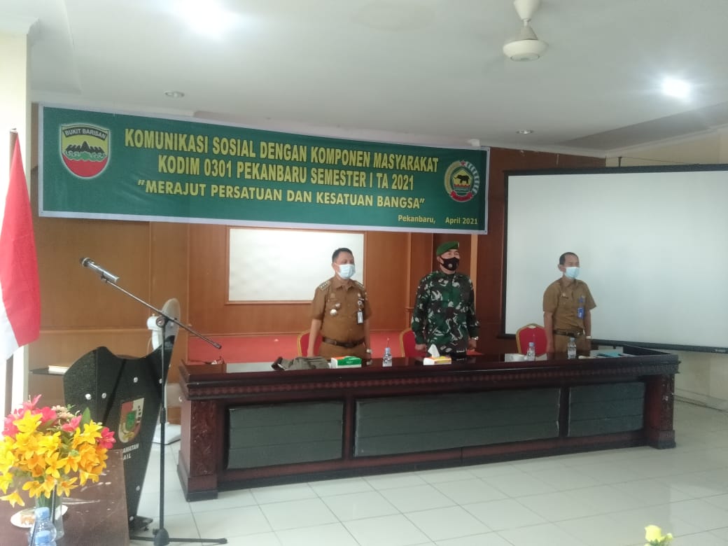 Pasi Intel Kodim 0301/PBR Hadir Serta Buka Kegiatan Komsos Dengan Komponen Masyarakat Kodim 0301/PBR Semester I TA 2021, 'Merajut Persatuan dan Kesatuan Bangsa' di Aula Kantor Camat Sail