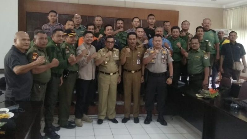 Wagubri Melepas Tim Satgas Penertiban Sawit Ilegal di Kantor DLHK Provinsi Riau