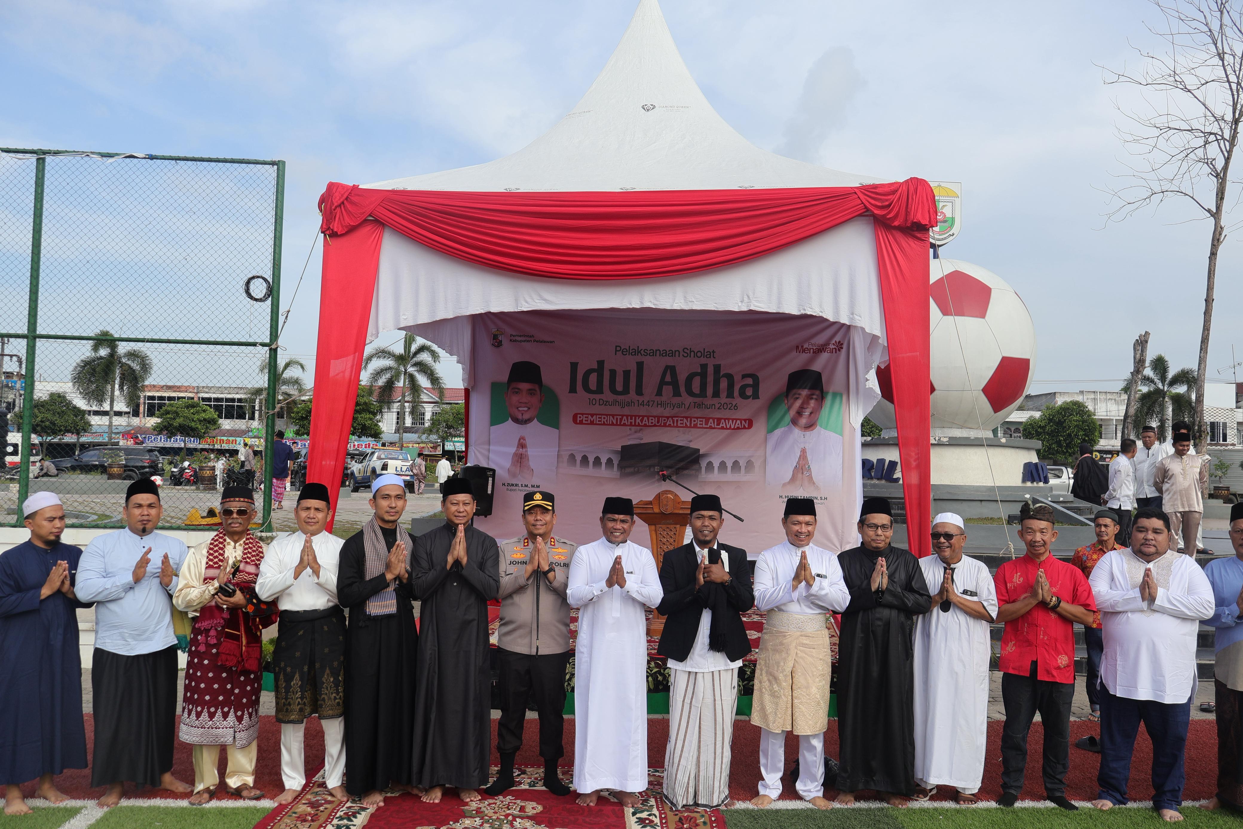 Ribuan Warga Pelalawan Khusyuk Sholat Idul Adha 1447 H Di Lapangan Mini Soccer Pangkalan Kerinci