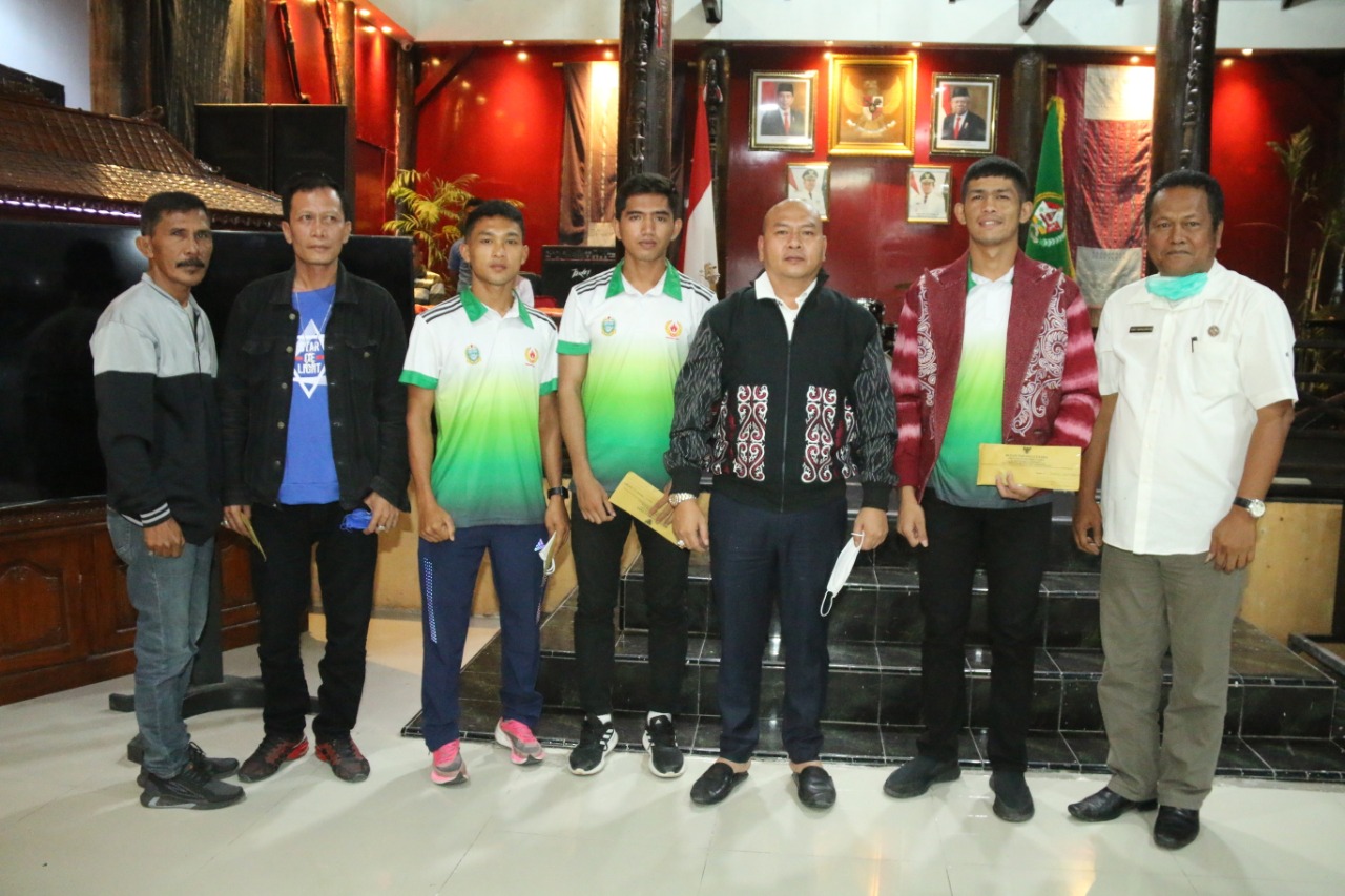 Bupati Taput Nikson Nababan Apresiasi Atlet Kabupaten Tapanuli Utara Pada PON Ke XX Tahun 2021