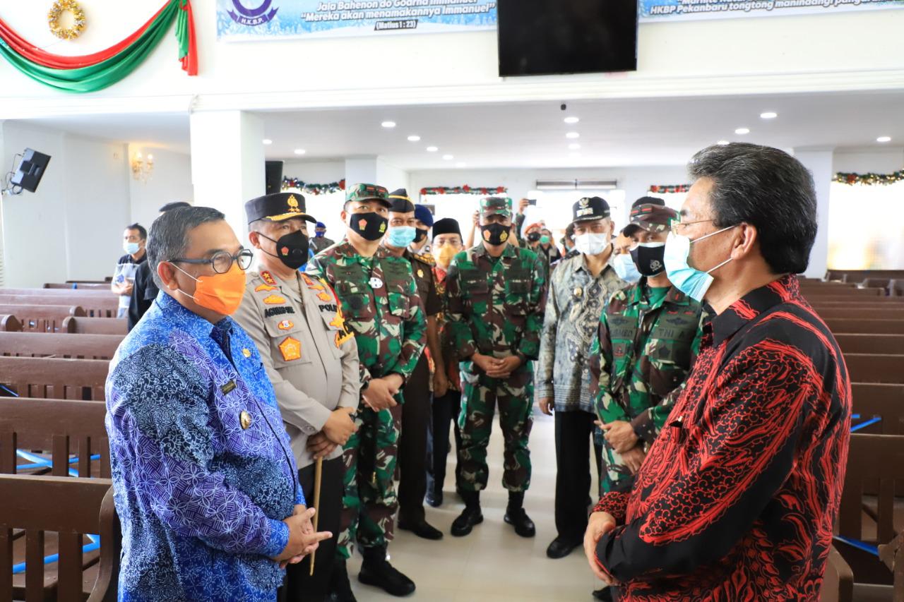 Kapolda Riau Bersama Wakil Gubri dan Forkopimda Lakukan Peninjauan Tempat Ibadah Dalam Rangka Pelaksanaan Hari Raya Natal 2020