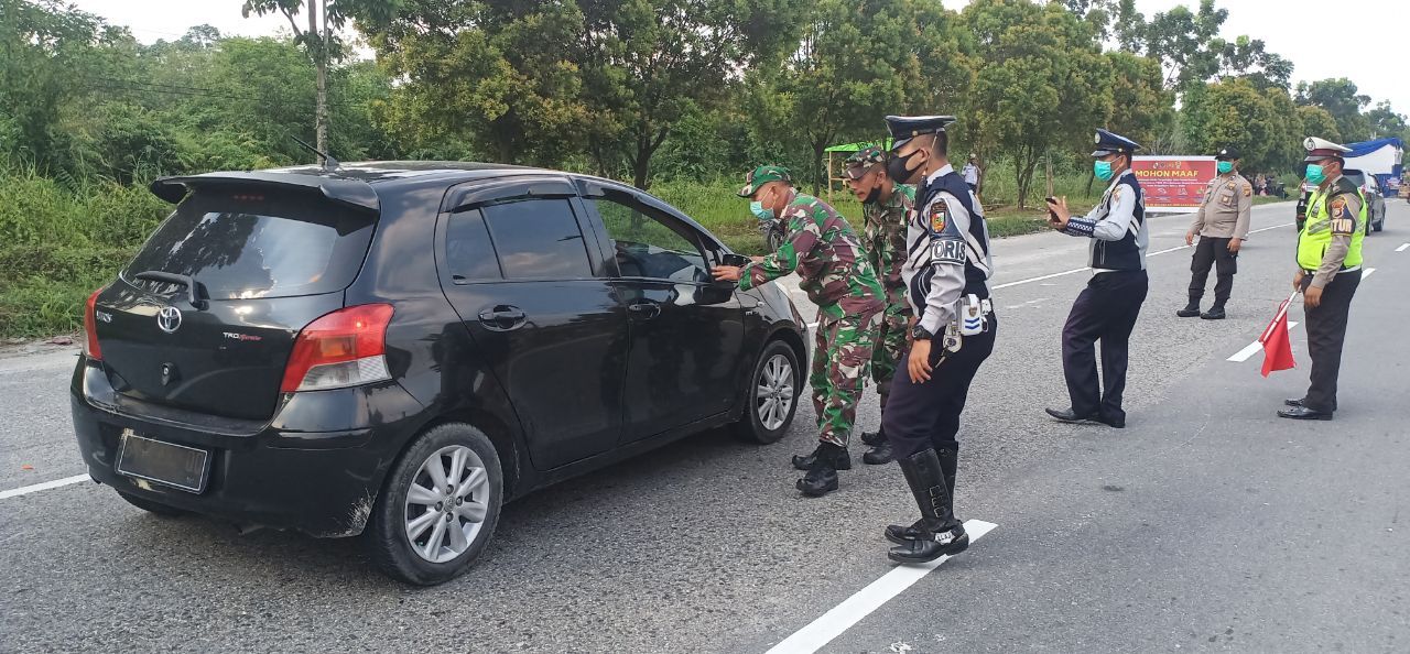 Hari Ke 4 Penerapan Pelaksanaan PSBB, Kodim 0301/Pekanbaru Lakukan Pengawasan Pos Perbatasan