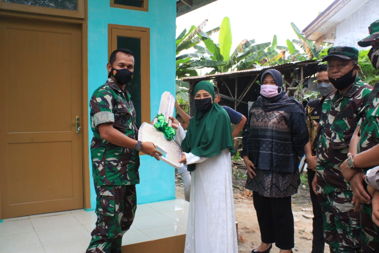 Program Karya Bakti RTLH Selesai, Dandim 0301/PBR Serahkan Kunci Rumah