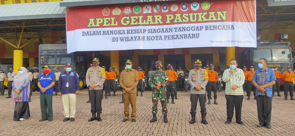 Kapolresta Pekanbaru Hadiri Apel Gelar Pasukan Dalam Rangka Kesiap Siagaan Tanggap Bencana Bersama Forkompinda