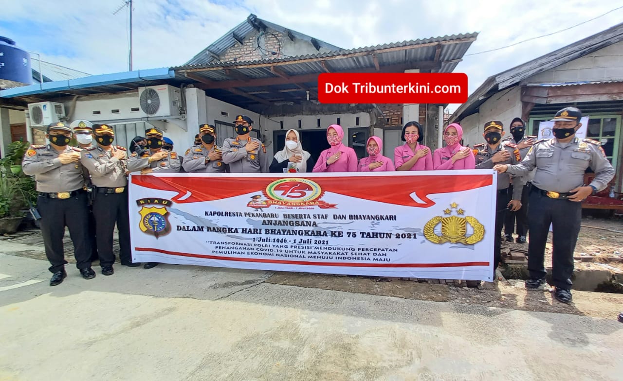 Memperingati Hari Bhayangkara Ke-75, Kapolresta Pekanbaru Gelar Anjangsana dan Bagikan 1000 Sembako Ke Panti Asuhan