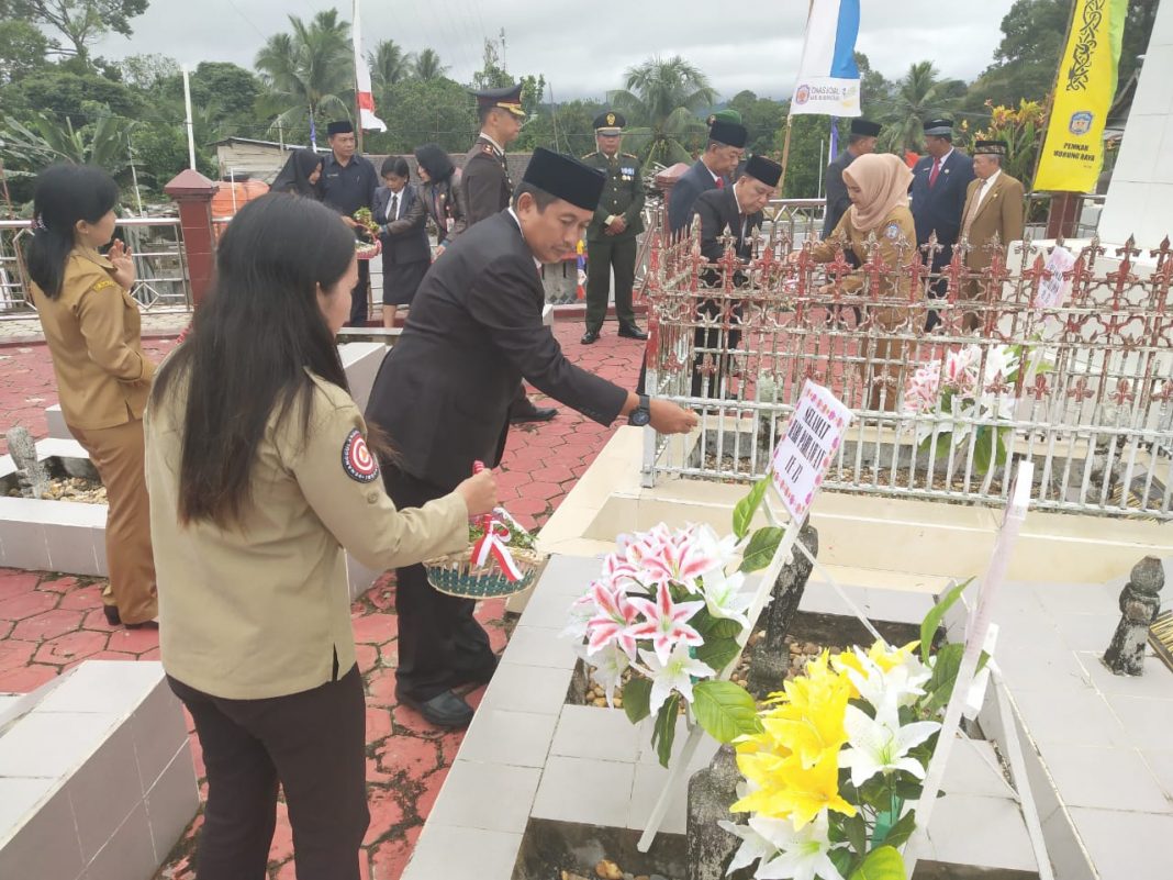 Wabup Murung Raya Rejikinoor Pimpin Upacara Memperingati Hari Pahlawan