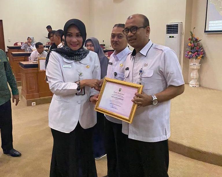 DPM-PTSP Kota Pekanbaru Menerima Penghargaan Kategori Kepatuhan Penyampaian LKPM 2019