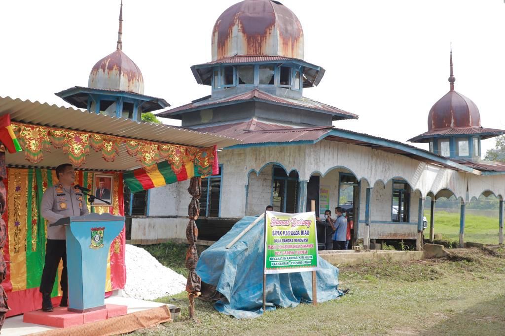 Kapolda Riau Berinisiasi Renovasi Masjid Syeh Abdurrahman Singawek, Bersama Tokoh Masyarakat Letakkan Batu Pertama Pembangunan