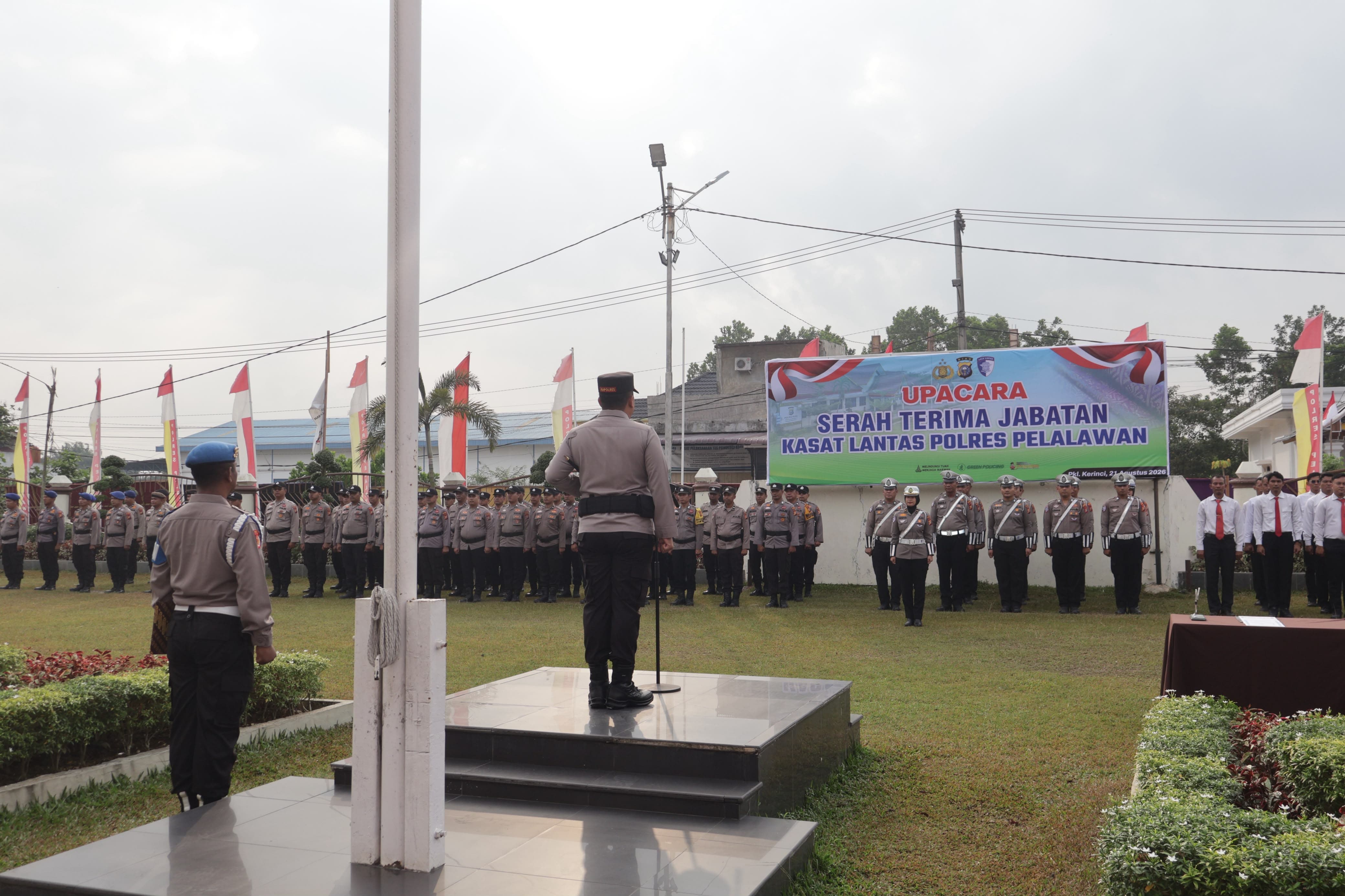 Kapolres Pelalawan Pimpin Sertijab Kasat Lantas, AKP Zahratul Aulia Harun Resmi Jabat Posisi Baru