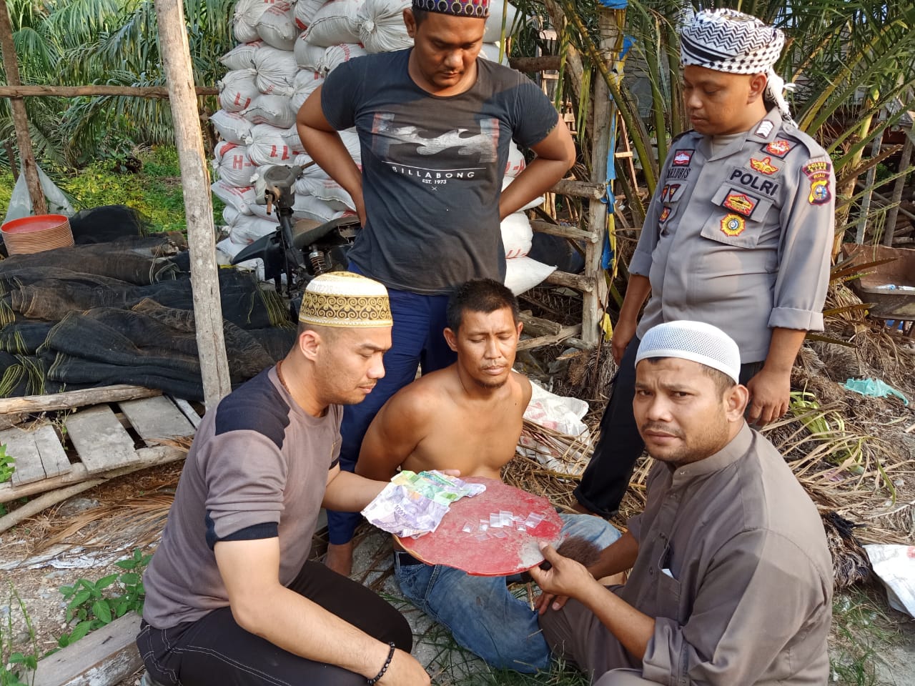 Sedang Melaksanakan Taklim, 6 Anggota Polisi Program Riau Gemilang Tangkap Pengedar Shabu