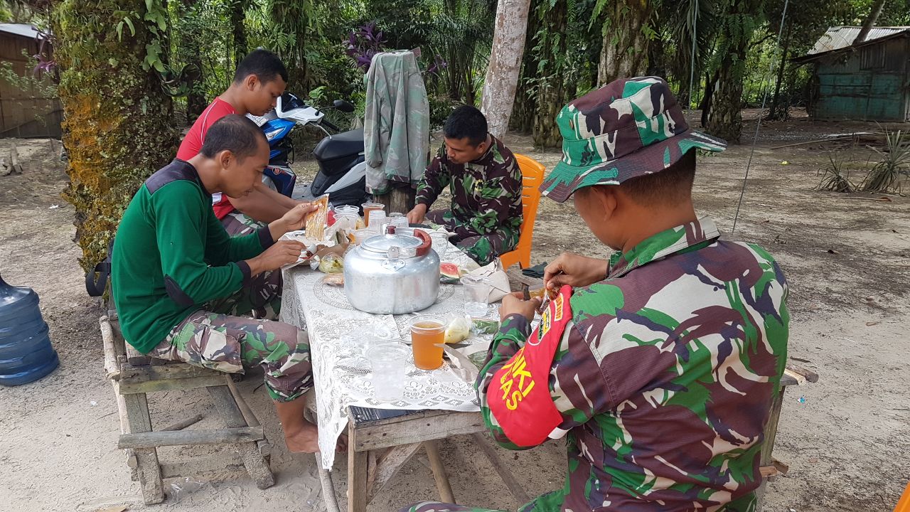 Dalam Kegiatan TMMD Ke-108 Kodim 0301/PBR, Kemanunggalan TNI Bersama Rakyat Terasa Di Tengah - Tengah Masyarakat
