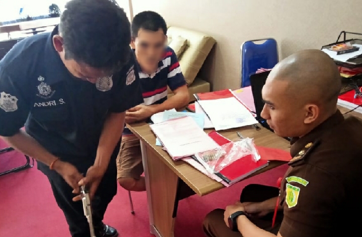 Polsek Semaka Polres Tanggamus Limpahkan Muklani Pemilik Senjata Rakitan 