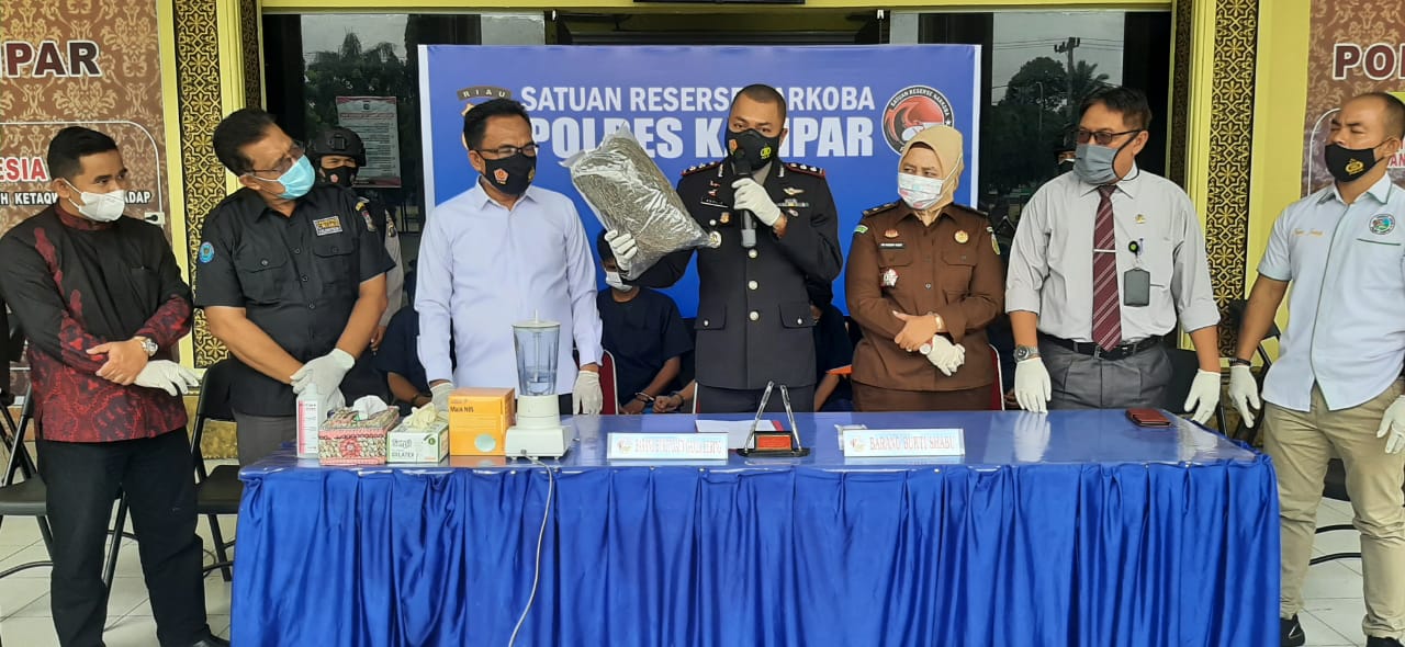 Polres Kampar Musnahkan Barang Bukti 125 Gram Shabu dan 1 Kg Lebih Daun Ganja Kering