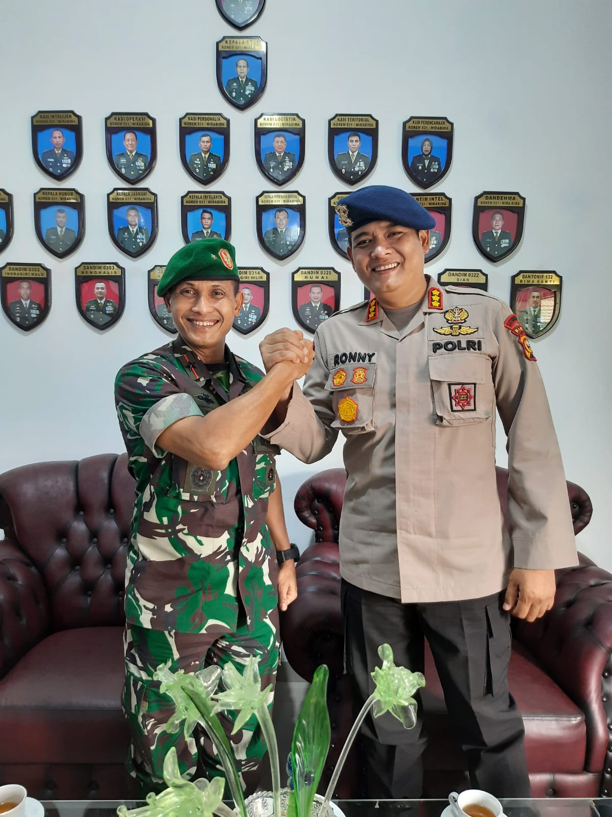 Silaturahmi Dengan Danrem 031/WB, Dansat Brimob Polda Riau Sambangi Makorem