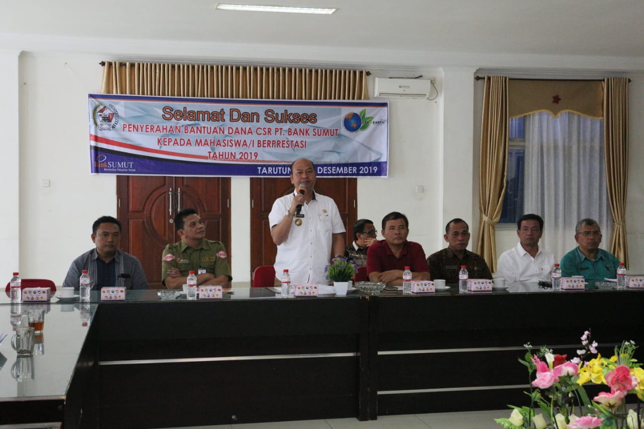 Perjuangkan SDM Berkualitas, Bupati Taput Memberi Bantuan 230 Mahasiswa Berprestasi